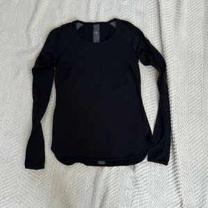 Women’s Lululemon thermal running shirt